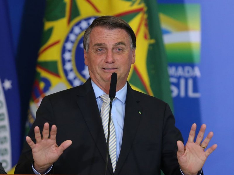 Imagem de Bolsonaro reage à Carta: “O que faço que é contrário à democracia?”