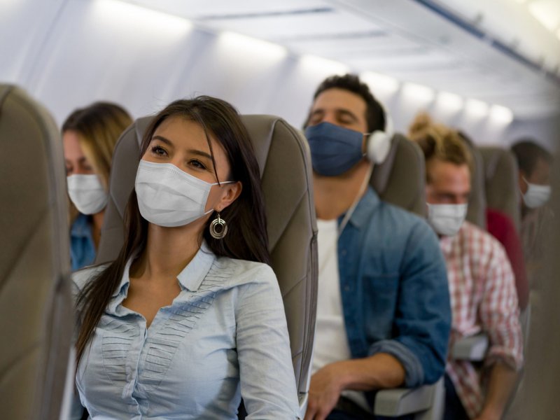 Imagem de Máscaras deixam de ser obrigatórias para passageiros em aeronaves