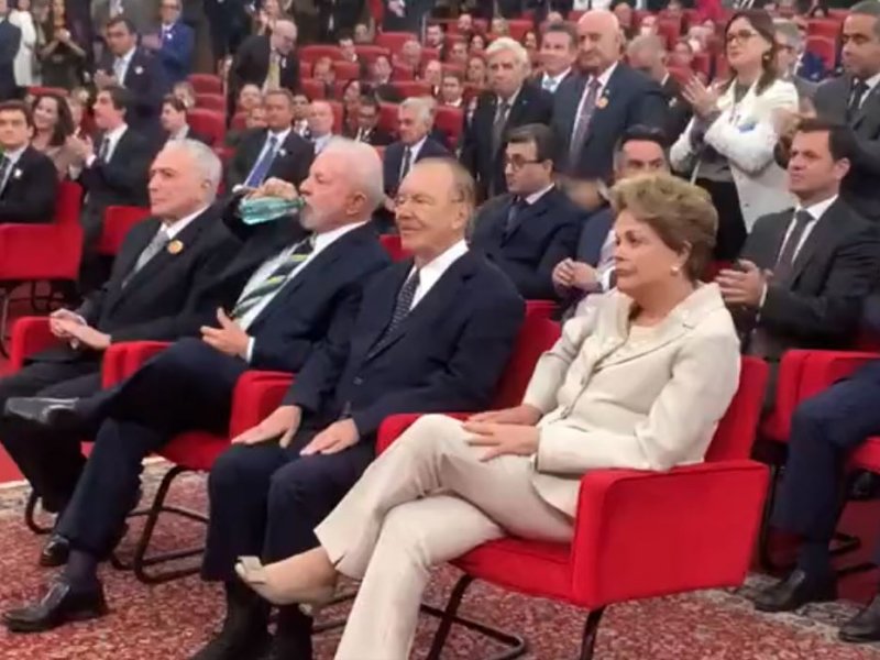 Imagem de Ex-presidentes ignoram Bolsonaro em cerimônia de posse no TSE; assista