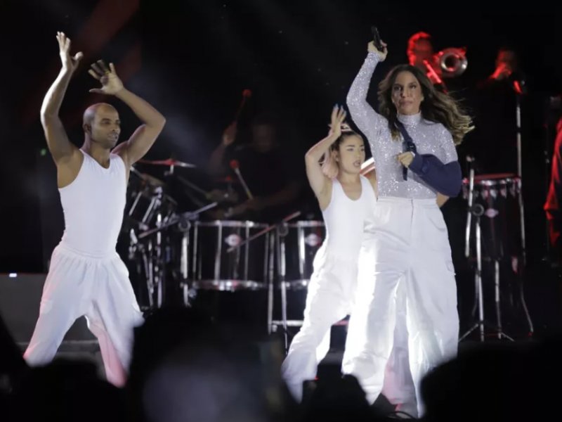 Imagem de Ivete Sangalo brinca após gritos para cantor em shows: 'Gostoso é meu marido'