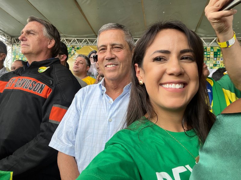 Imagem de  Talita Oliveira se reúne com Bolsonaro e Braga Netto e defende ‘força conservadora’ na Bahia