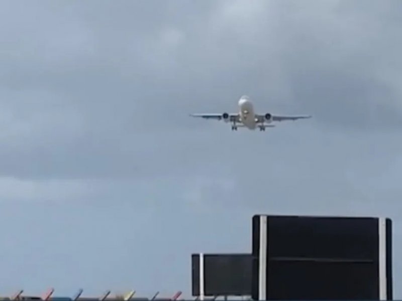 Imagem de Ventos fortes dificultam pouso de avião no sul da Bahia