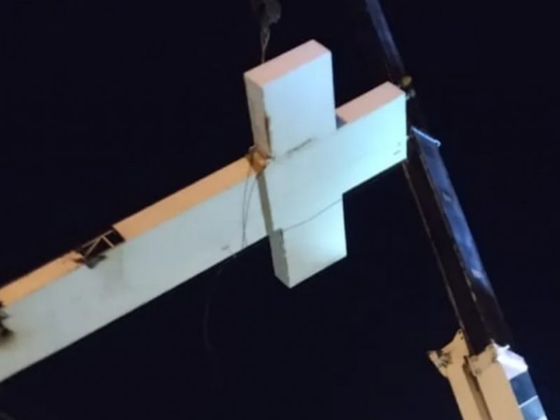 Imagem de Após 8 anos ocupada por abelhas, cruz de igreja é revitalizada em Juazeiro
