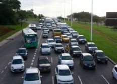 Imagem de Trânsito intenso na manhã desta quarta-feira (15)
