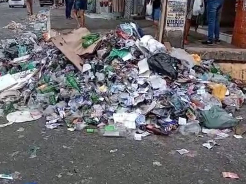 Imagem de Cosme de Farias: Moradores reclamam de lixos espalhados nas ruas após as eleições 