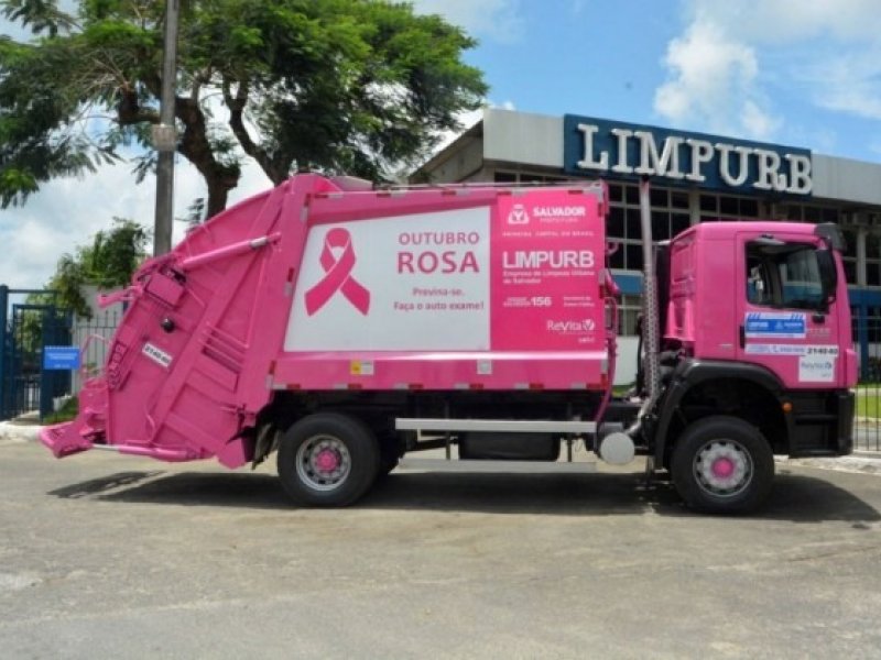 Imagem de Limpurb entrega caminhões compactadores em alusão ao Outubro Rosa nesta terça (11)