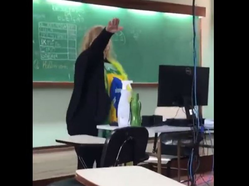 Imagem de Professora apoiadora de Bolsonaro que fez gesto nazista é demitida de escola