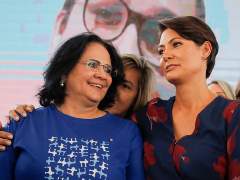 Imagem de Após frase polêmica de Bolsonaro, Michelle e Damares devem visitar venezuelanas 