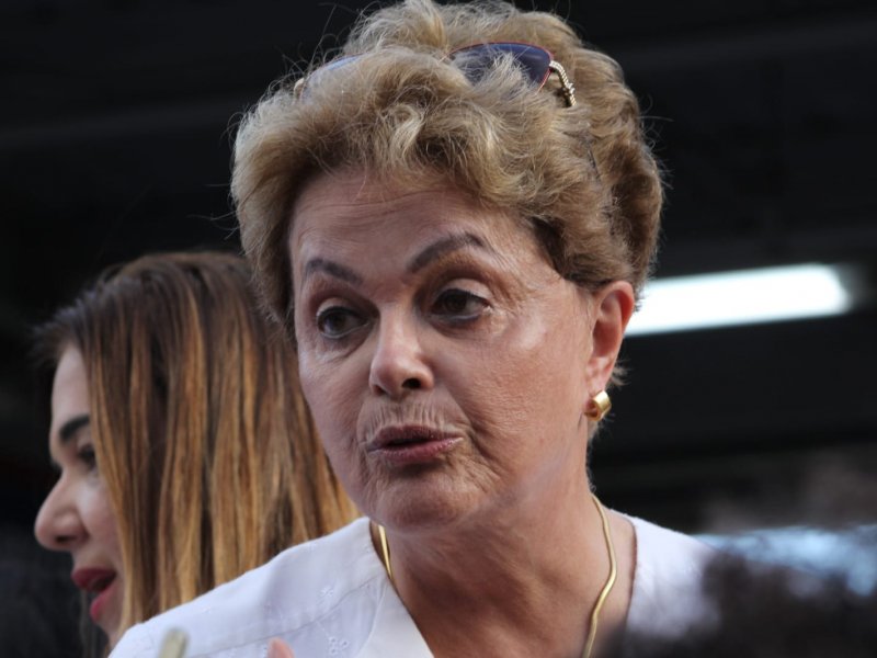 Imagem de Dilma diz que fake news de Bolsonaro tem caráter "neofascista"