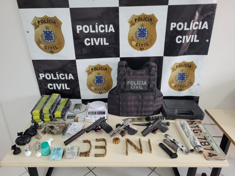 Imagem de Maconha, cocaína e armas são apreendidas em Eunápolis