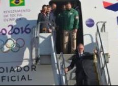Imagem de Tocha olímpica chega ao Brasil e revezamento por 327 cidades começa nesta terça