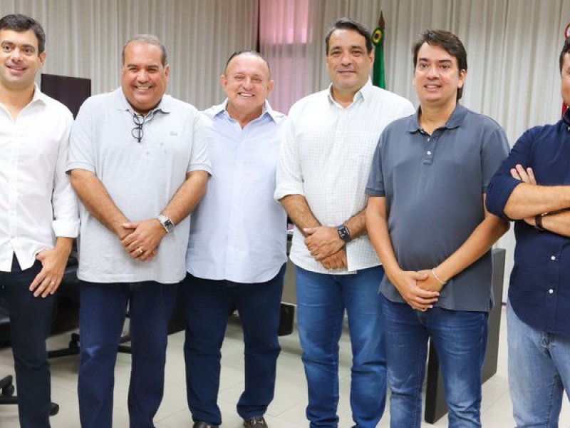 Imagem de Oposição sela apoio a reeleição de Adolfo Menezes na Alba
