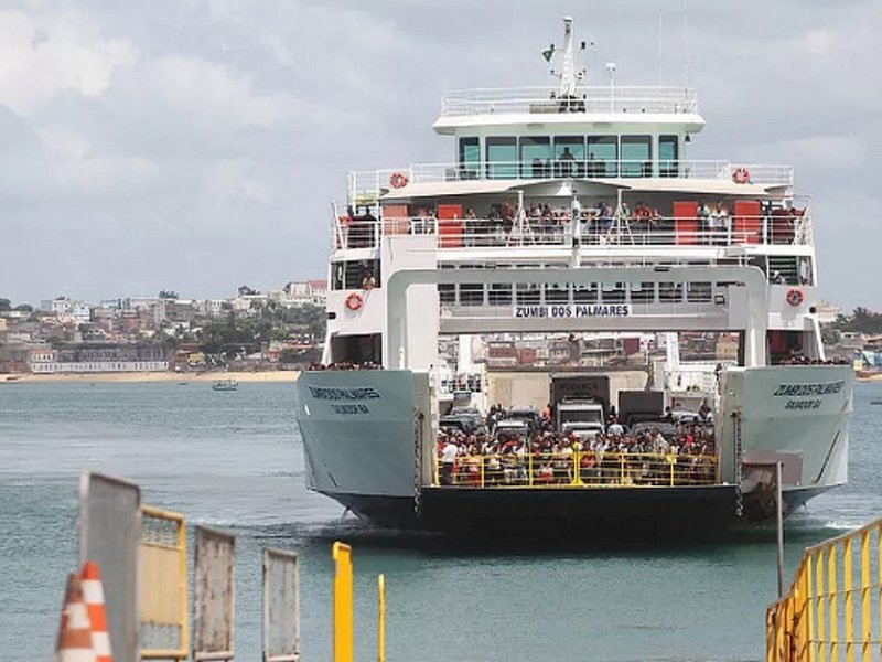 Imagem de Usuários do ferry boat enfrentam espera de 2h30 para travessia 