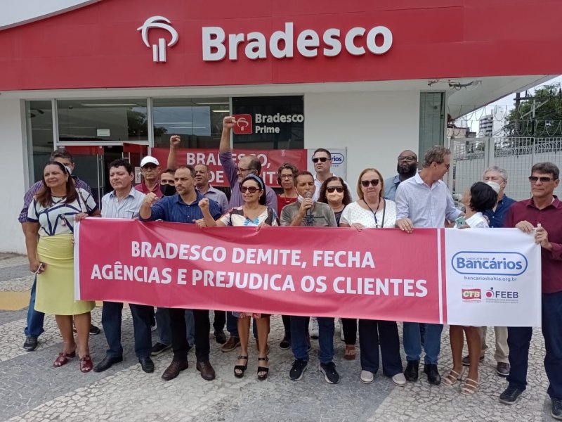 Imagem de Bancários protestam fechamento de 115 agências Bradesco  