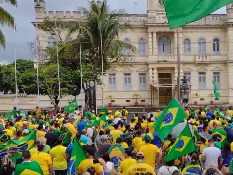 Imagem de Bolsonaristas intensificam protestos no quartel da Mouraria neste feriado