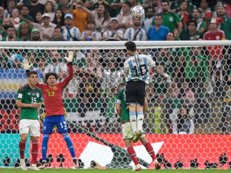 Imagem de Messi e Fernández garantem vitória da Argentina sobre o México na Copa