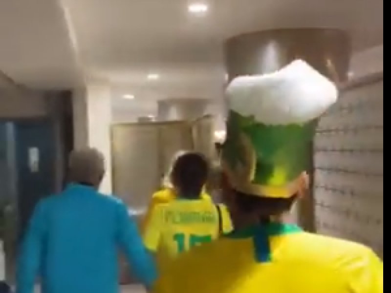 Imagem de Gilberto Gil é xingado por torcedores brasileiros em jogo da seleção