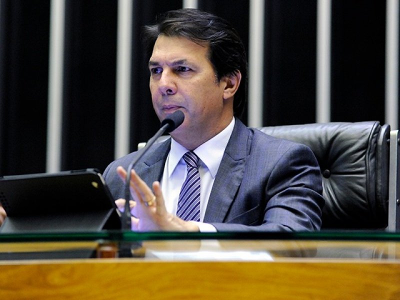 Imagem de Deputado baiano manda a 'real' sobre PEC para custear Bolsa-Família: "Impossível"