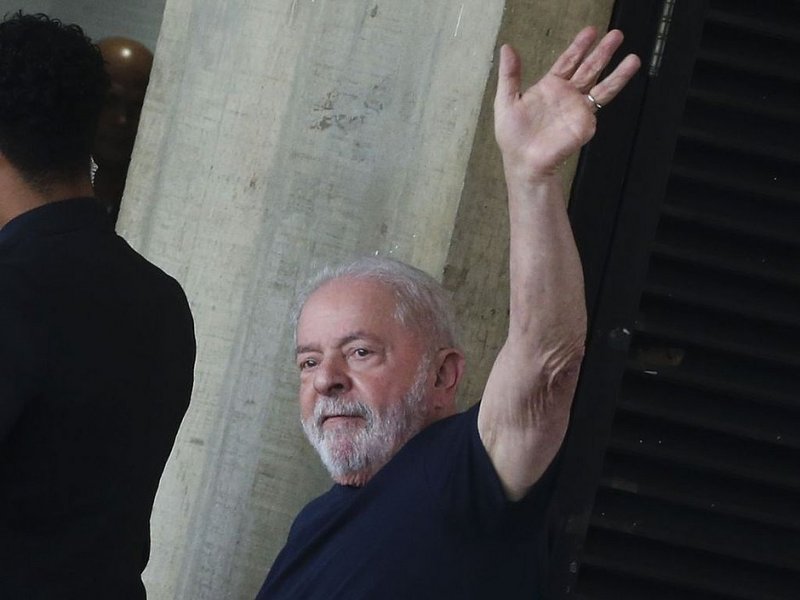 Imagem de Lula faz exames na garganta e depois segue para compromissos profissionais 