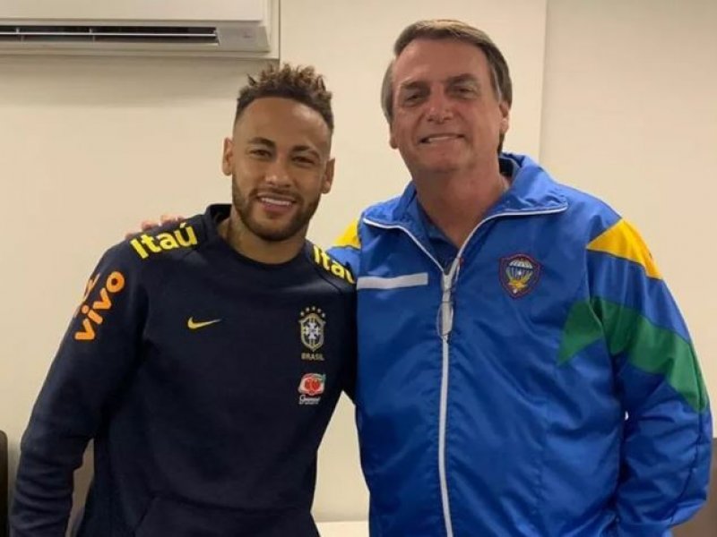 Imagem de Sumido, Bolsonaro quer levantar taça da Copa ao lado de Neymar 
