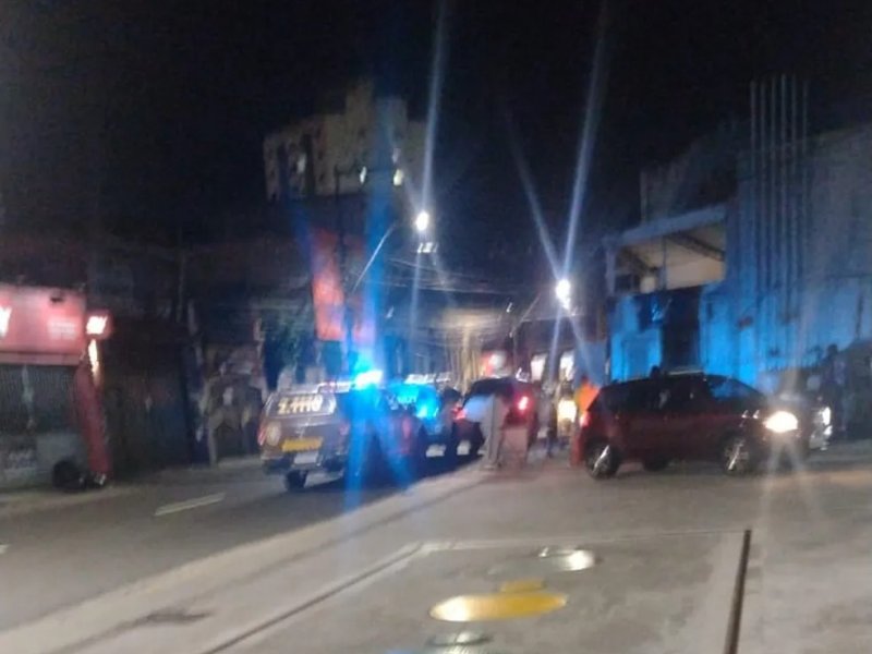 Imagem de Homem morre e outro fica ferido após troca de tiros com policiais no bairro de Brotas