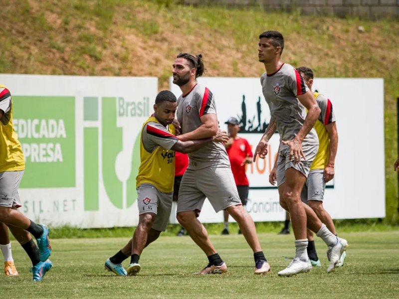 Imagem de Jogadores do Vitória têm manhã de treino leve, antes de jogo-treino contra o Itabuna