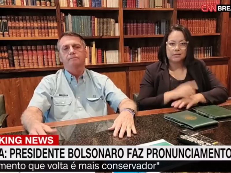 Imagem de Bolsonaro chora em pronunciamento e condena atos terroristas de apoiadores