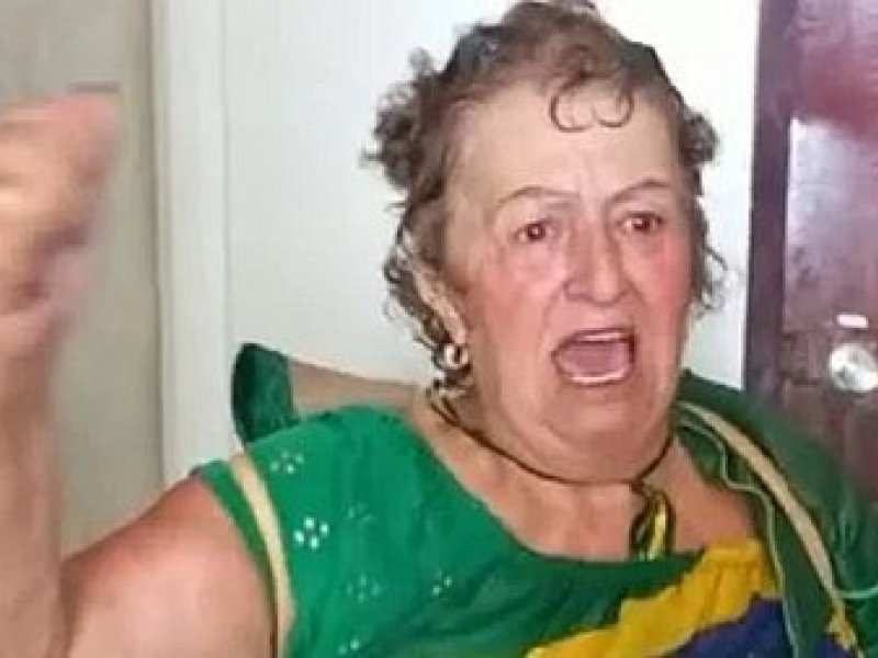 Imagem de Idosa bolsonarista que prometeu "pegar o Xandão" é condenada por tráfico de drogas