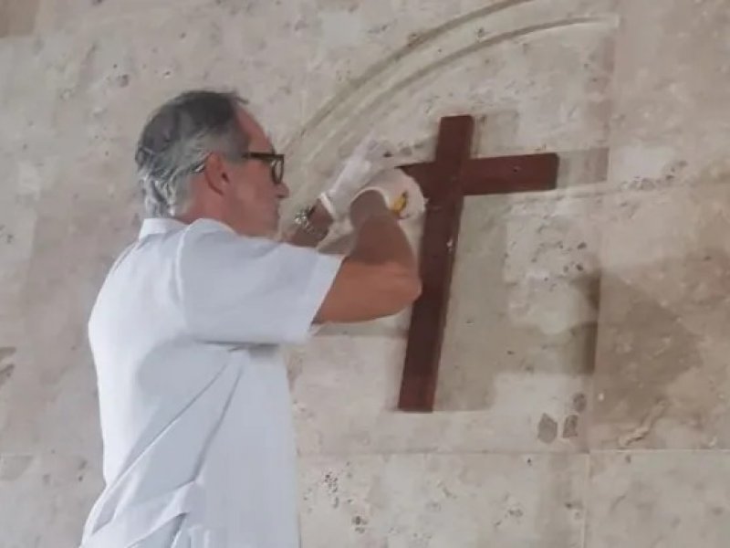 Imagem de Uma semana após ataques, brasão da República e crucifixo voltam reconstituídos ao STF; veja imagens