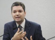 Imagem de Ministro Fabiano Silveira decide deixar o cargo