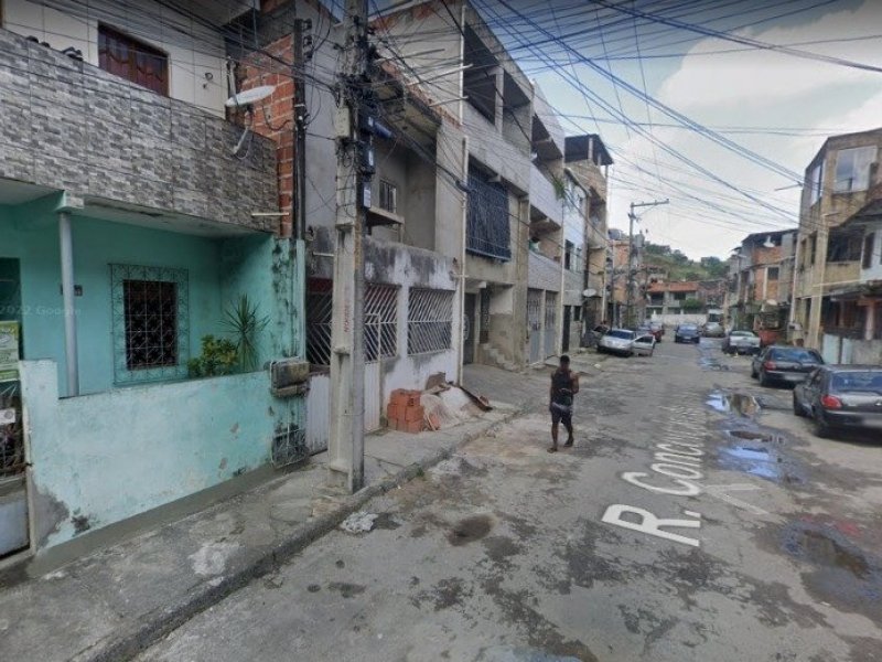Imagem de Proprietária de lanchonete é vítima de bala perdida durante tiroteio no subúrbio de Salvador 