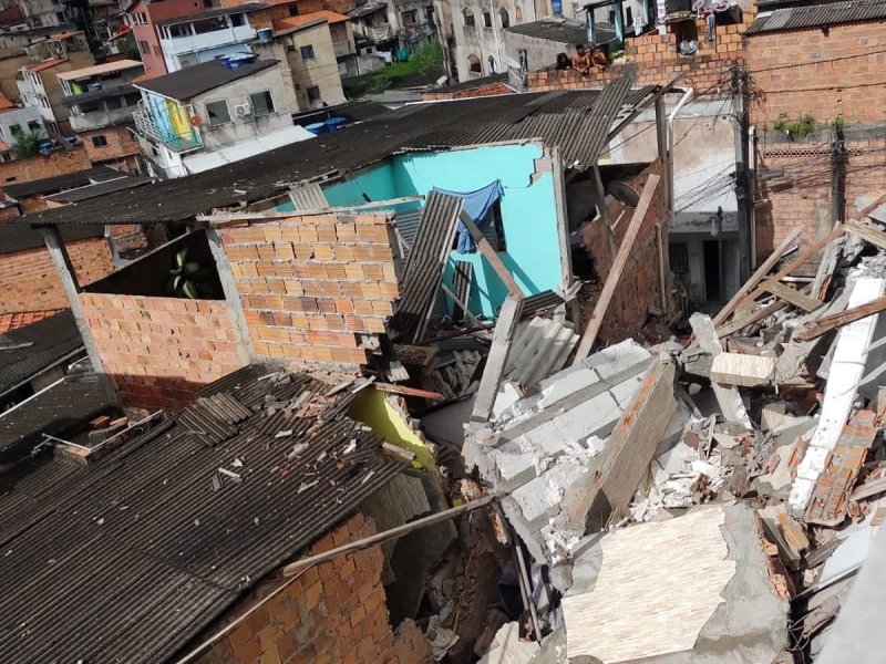 Imagem de Codesal notifica mais de 30 pessoas para deixarem casas com risco de desabamento na Federação