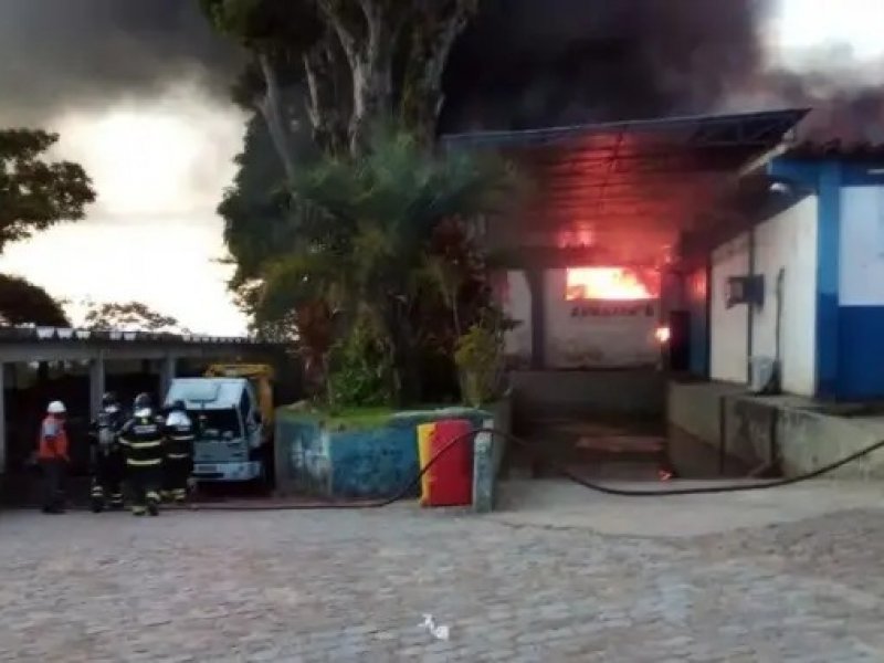 Imagem de Incêndio em galpão da Embasa causa danos à estrutura, aponta Codesal 