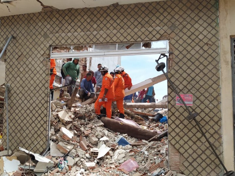 Imagem de Três corpos são encontrados após explosão de imóvel em Tanhaçu 