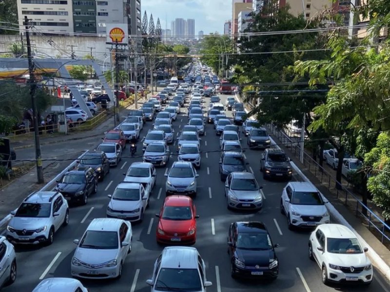 Imagem de Manifestação de motociclistas por aplicativo causa congestionamento na região da Av. Tancredo Neves