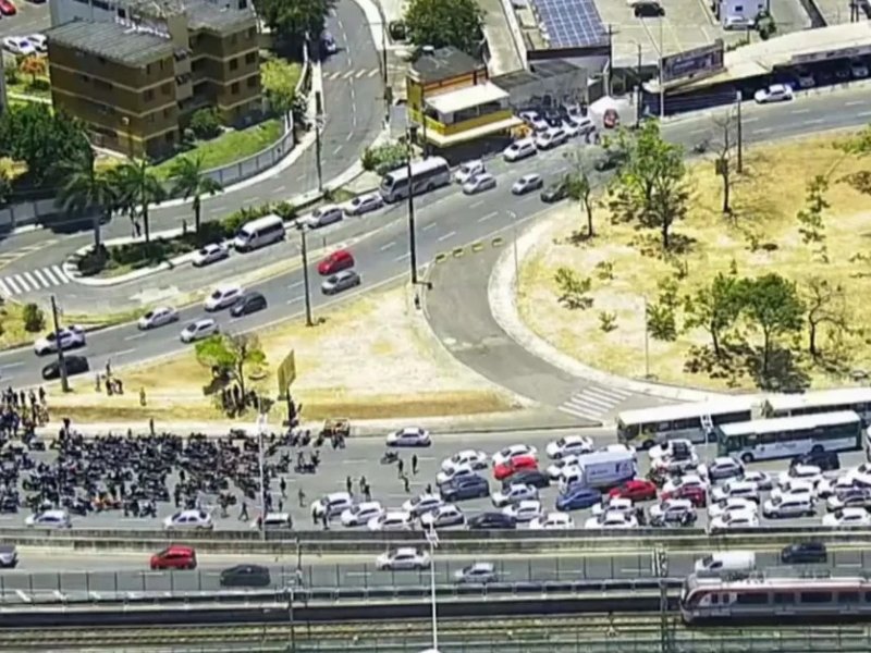 Imagem de Motociclistas fazem protesto por regulamentação de transporte por app em Salvador