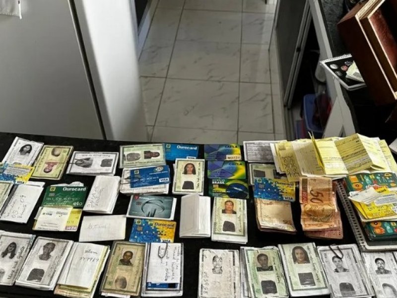 Imagem de Polícia recupera mais de R$ 13 mil e 80 documentos com idosa suspeita de agiotagem na Bahia