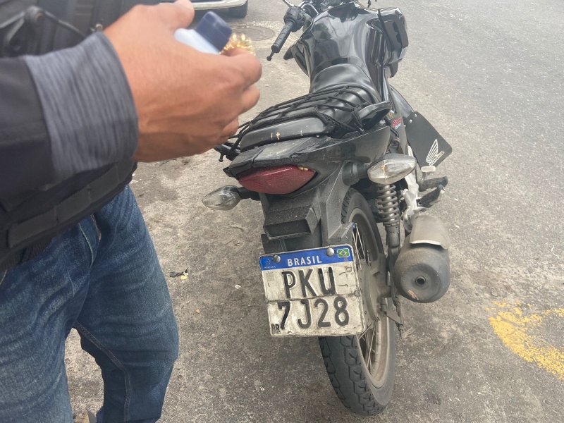 Imagem de Carro roubado e duas motos adulteradas são localizados em Tancredo Neves