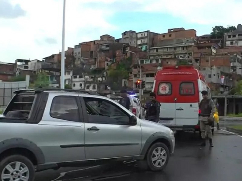 Imagem de Motociclista morre após colisão com carro na Avenida Gal Costa, em Salvador