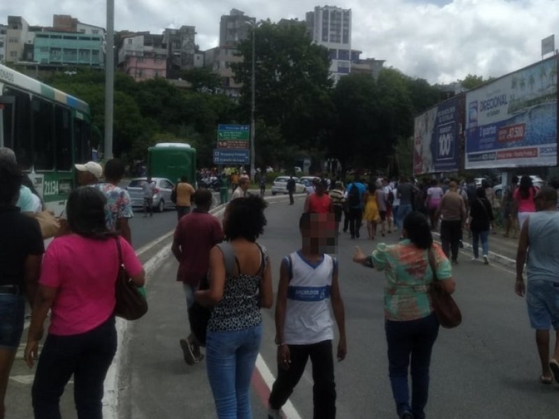 Imagem de Manifestação dos rodoviários bloqueia saída e chegada dos ônibus na Estação da Lapa 