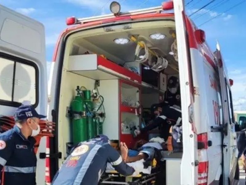 Imagem de Acidente entre moto e caminhão deixa homem morto e outro ferido em Luís Eduardo Magalhães