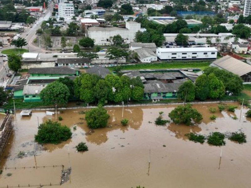 Imagem de Ministros visitam áreas afetadas pela chuva em Rio Branco 