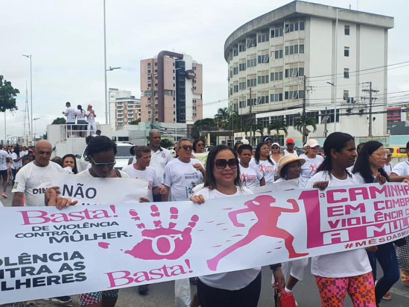 Imagem de Caminhada de combate à violência contra a mulher toma as ruas de Feira de Santana