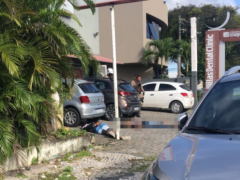 Imagem de Suspeito morre e outro fica ferido após PM reagir tentativa de assalto em Lauro de Freitas
