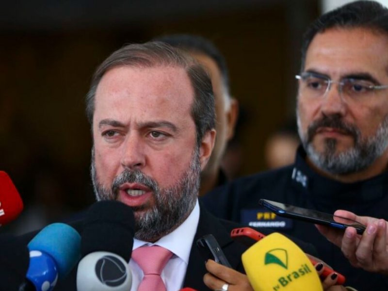 Imagem de Ministro anuncia mudança no preço dos combustíveis e irrita Petrobras