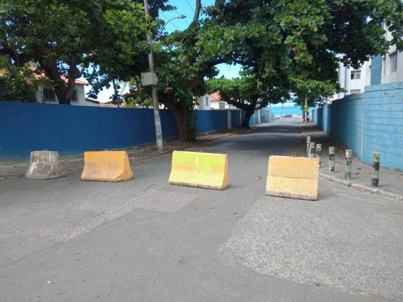 Imagem de Via é interditada no bairro de Itapuã para manutenção de semáforo