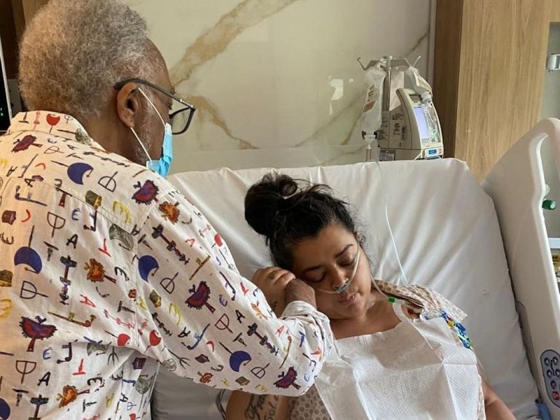 Imagem de Preta Gil compartilha apoio de Gilberto Gil em hospital durante tratamento contra câncer