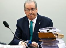 Imagem de Receita multa Cunha em R$ 100 mil por inconsistências em IR