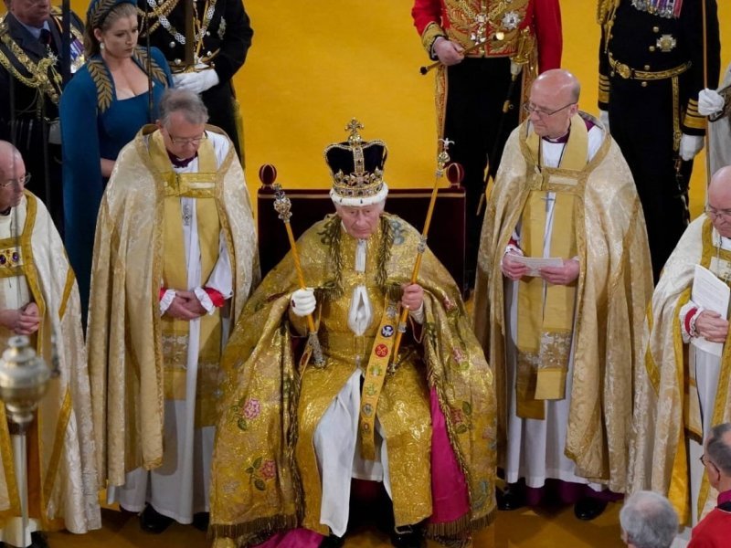 Imagem de Rei Charles III é surpreendido por protestos após cerimônia de coroação