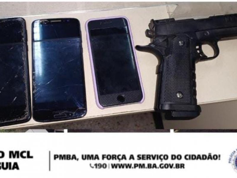 Imagem de Blitz da PM surpreende dupla suspeita de assaltos com arma de brinquedo na Av. Luís Eduardo Magalhães